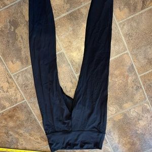 Lululemon wunder unders size 6 - like new!
